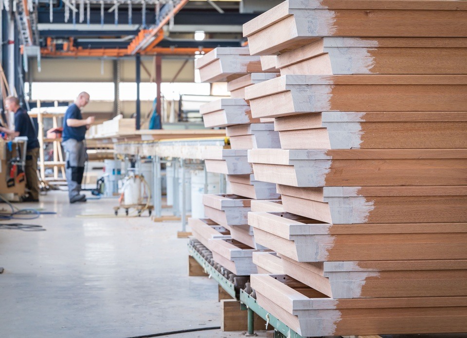 Het houten kozijn – AHK Kozijn BV, duurzame kozijnen, die energiezuinig –  isolerend – circulair – passief zijn, in hout-, aluminium- en  kunststofkozijnen met triple – of quadro glas, Deceuninck, GEALAN, Kuiters  duurzame houten kozijnen Nederland